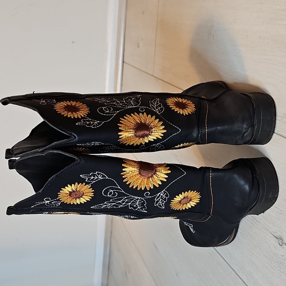 Sunflower Embroidered Cowboy Boots Black Faux Leather Size 40/US 8 (Runs Small) - Picture 3 of 9